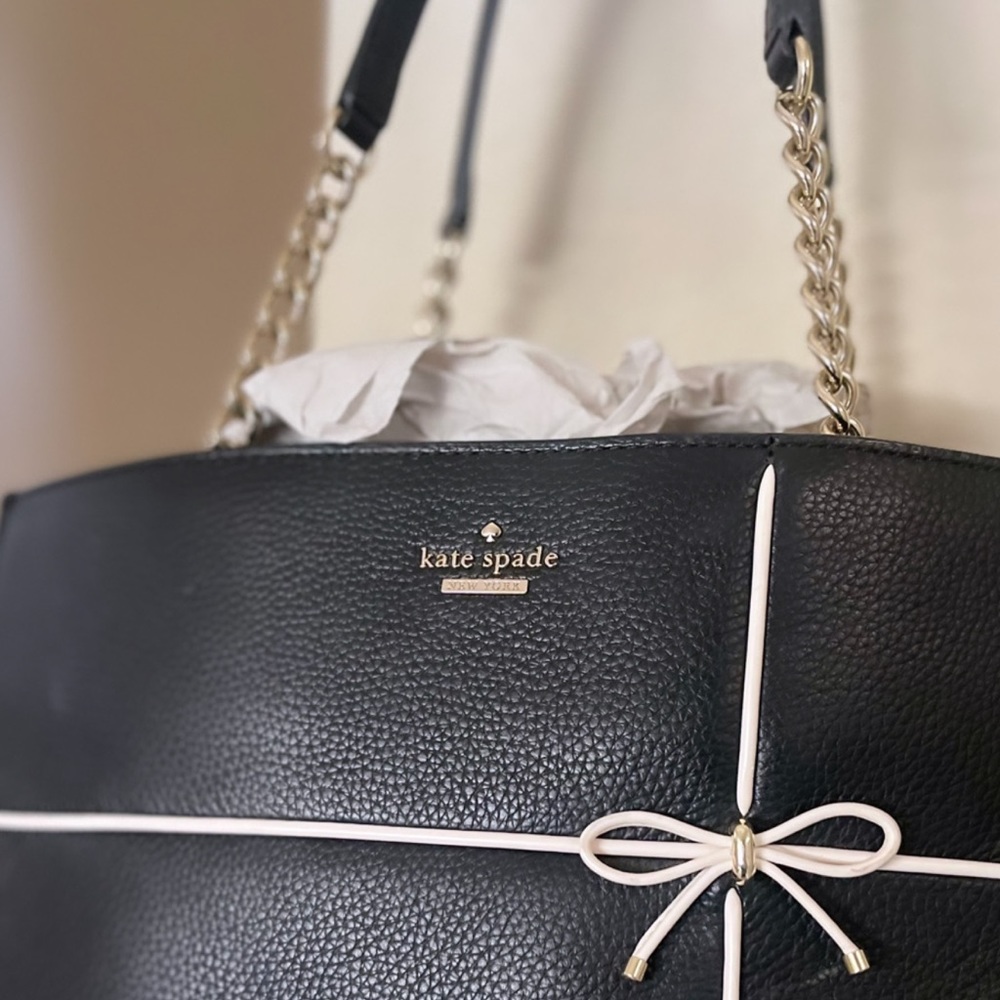 Kate Spade Cherry Street Phoebe Leather
Shoulder Tote 🤩🤩🤩